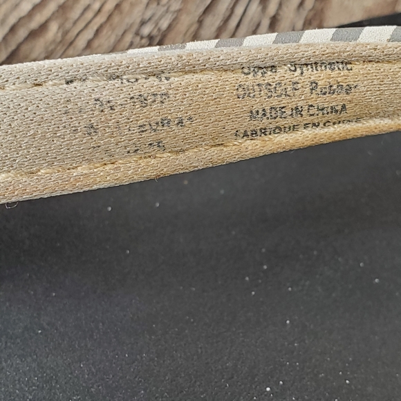 OluKai Ho’Opio Women's Size 11 Bone Stripe Gray Black Flip Flops Sandals - Picture 12 of 12